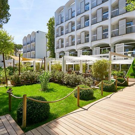 Hotel Saraceno Resort With Private Beach Milano Marittima Bagian luar foto