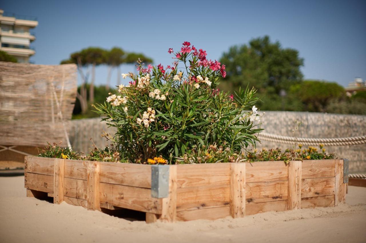 Hotel Saraceno Resort With Private Beach Milano Marittima Bagian luar foto