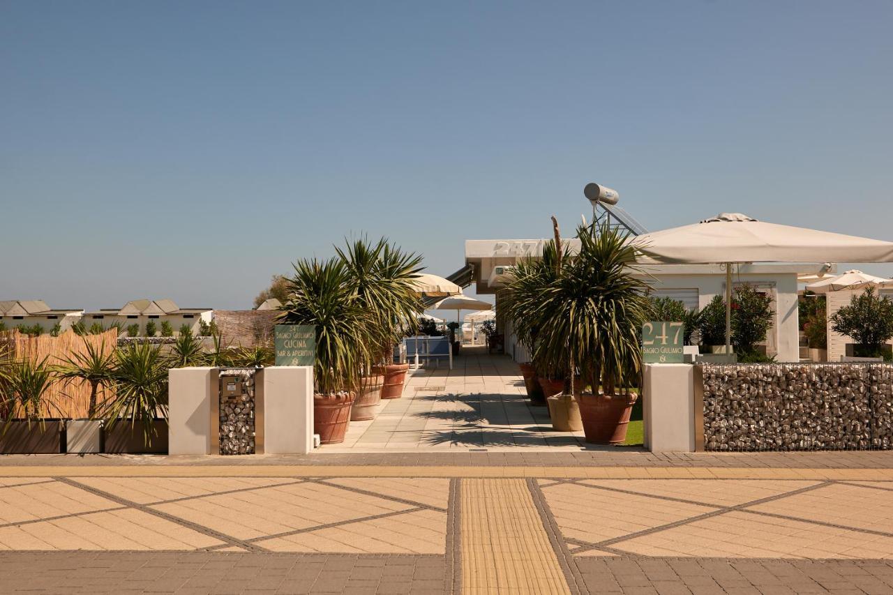 Hotel Saraceno Resort With Private Beach Milano Marittima Bagian luar foto