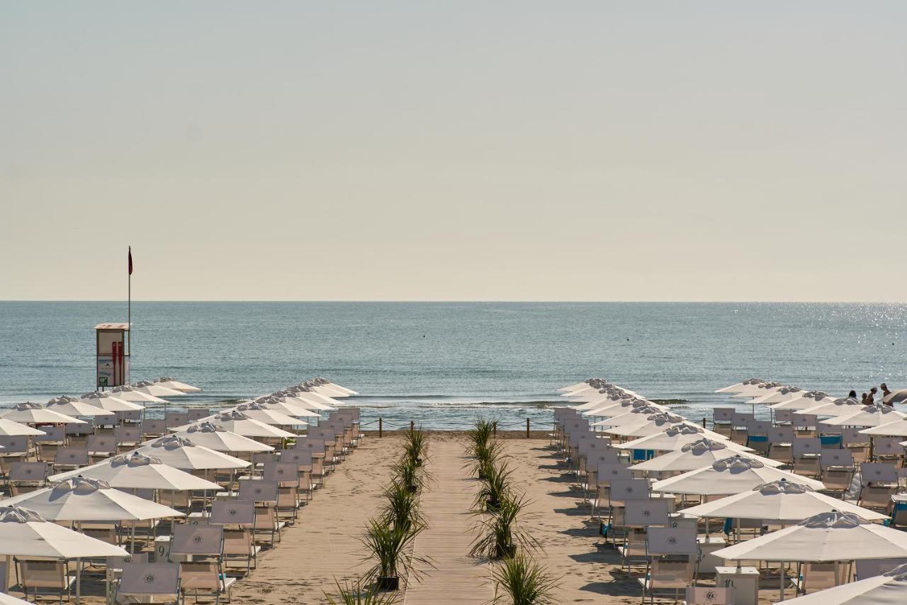 Hotel Saraceno Resort With Private Beach Milano Marittima Bagian luar foto