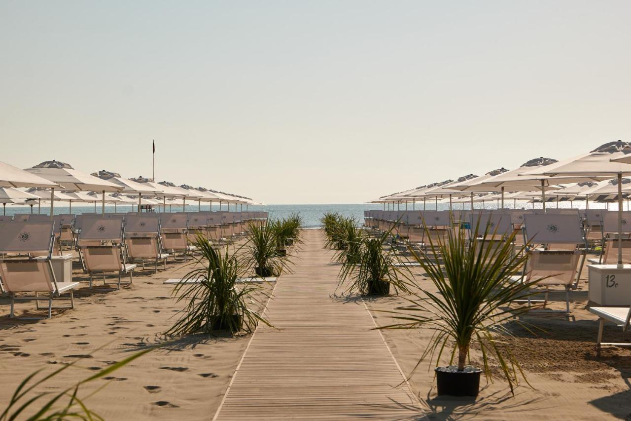 Hotel Saraceno Resort With Private Beach Milano Marittima Bagian luar foto