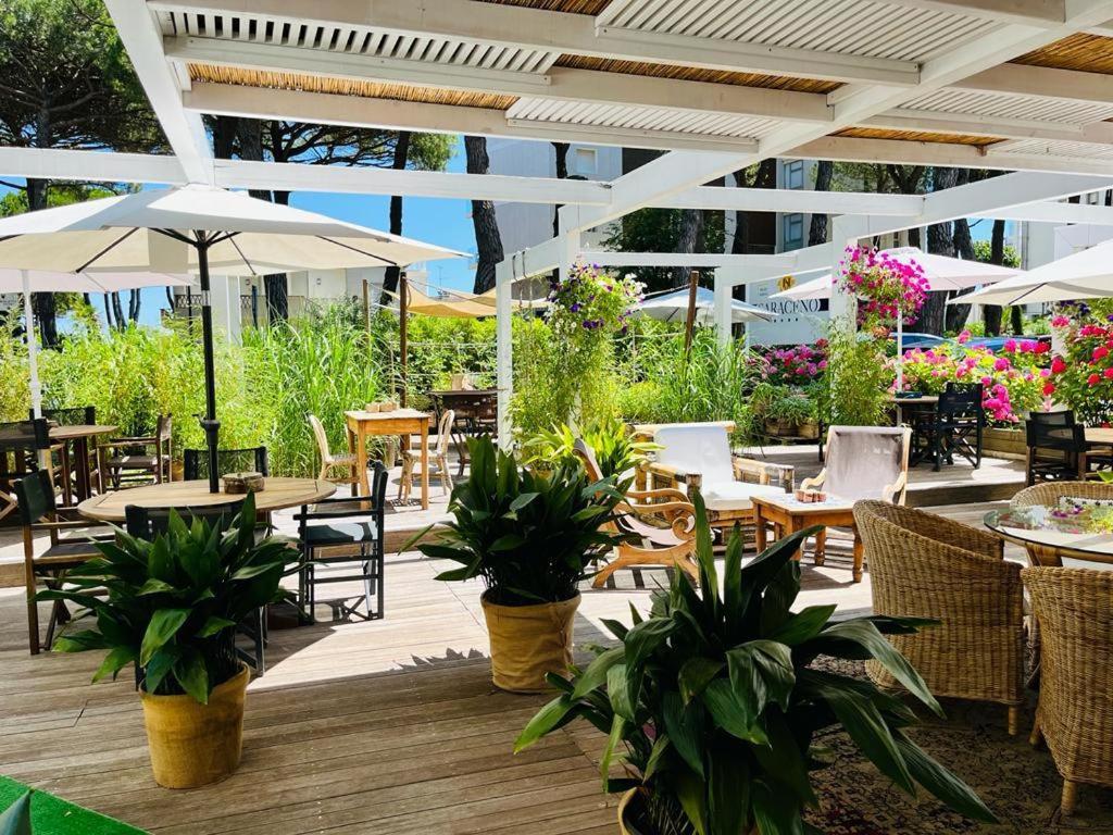 Hotel Saraceno Resort With Private Beach Milano Marittima Bagian luar foto