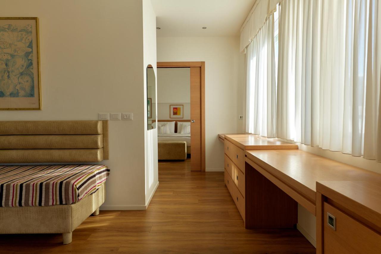 Hotel Saraceno Resort With Private Beach Milano Marittima Bagian luar foto
