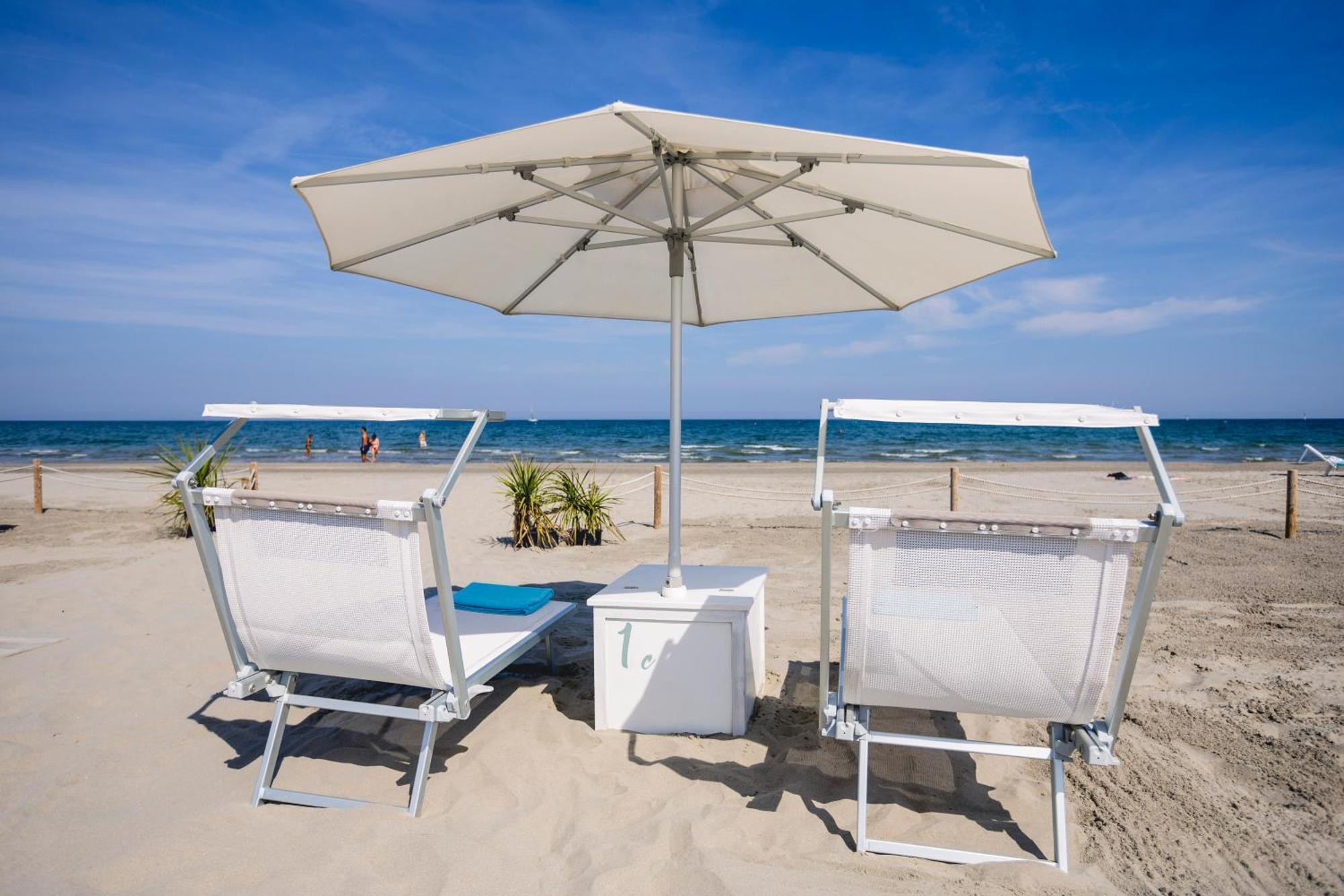 Hotel Saraceno Resort With Private Beach Milano Marittima Bagian luar foto