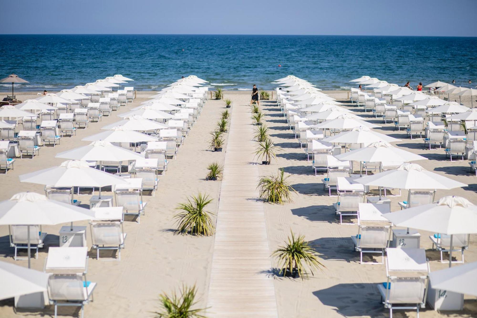 Hotel Saraceno Resort With Private Beach Milano Marittima Bagian luar foto