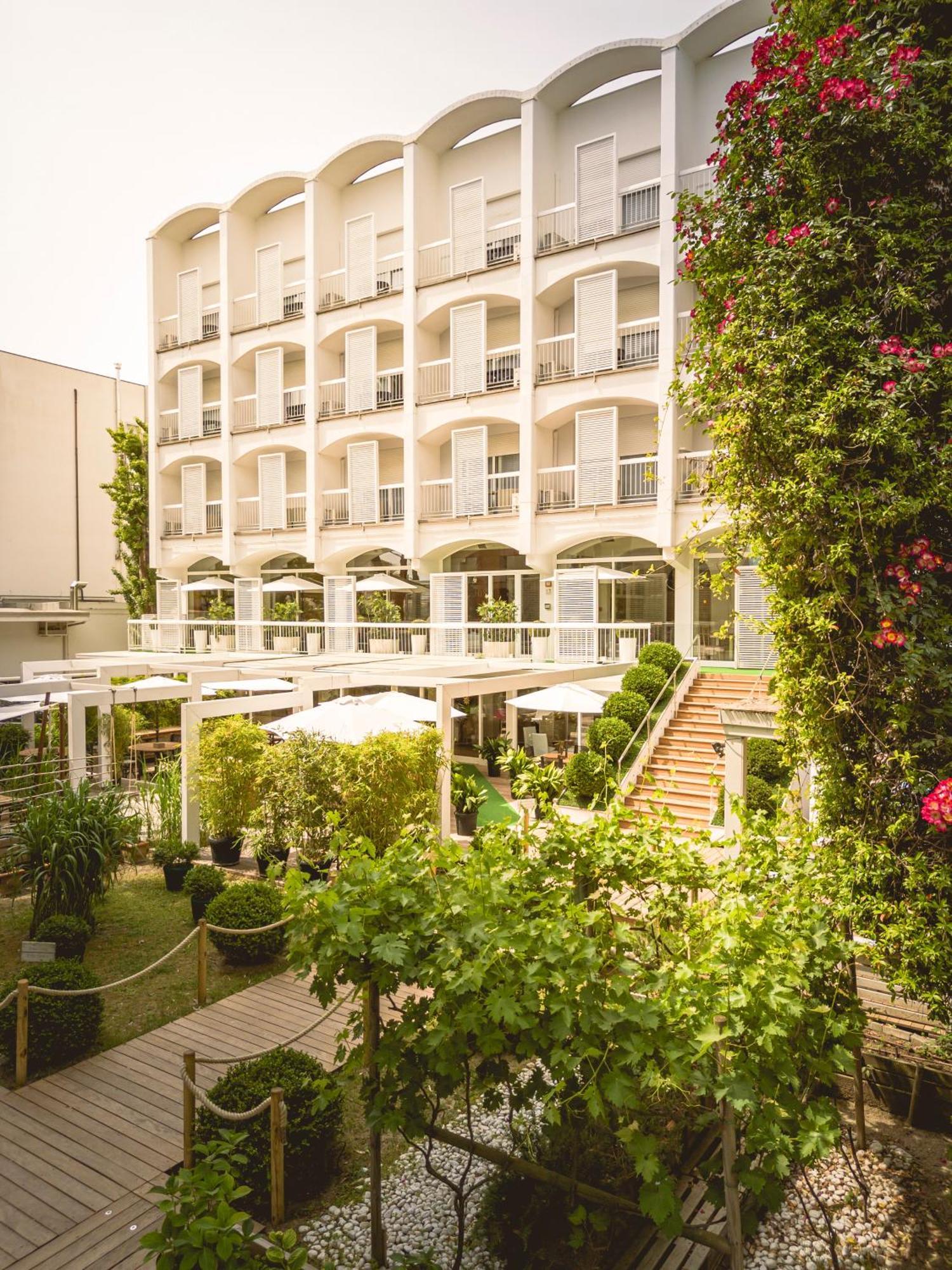 Hotel Saraceno Resort With Private Beach Milano Marittima Bagian luar foto